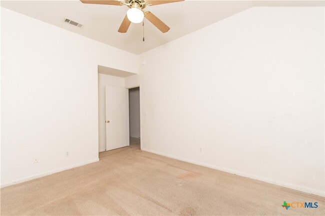 Building Photo - 2900 Southhill Dr