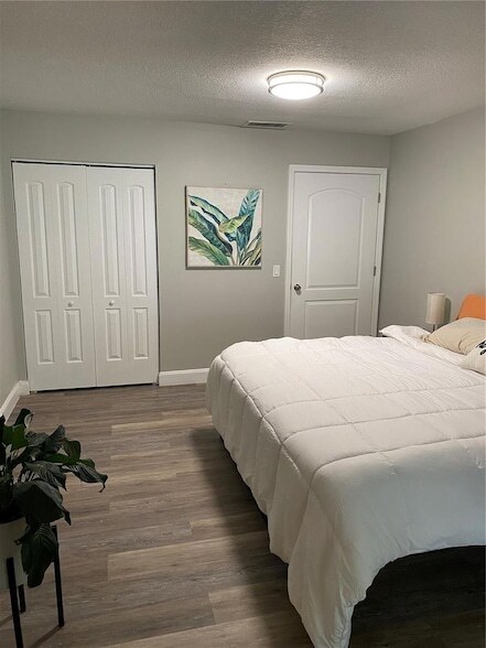 Building Photo - 7014 Glenview Dr