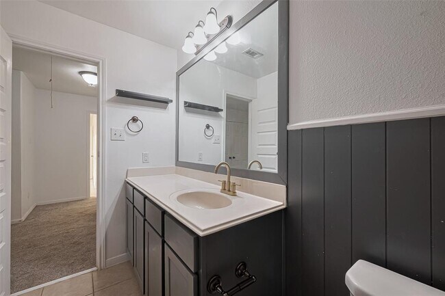 Building Photo - 10118 Mariposa Stream Ct