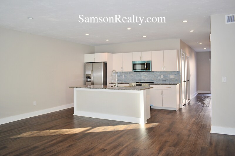 Building Photo - 121 Allura Ln