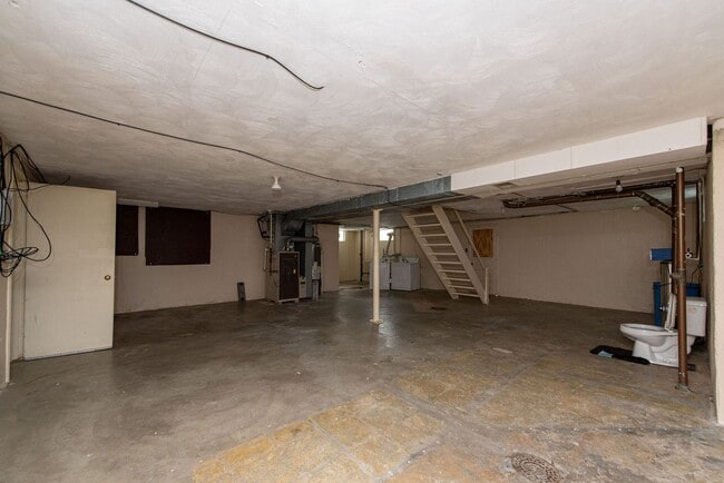 Building Photo - WESTWOOD-4 BEDROOM 2 BATH WITH OPEN FLOOR ...