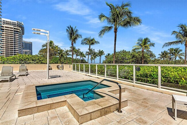 Building Photo - 10185 Collins Ave