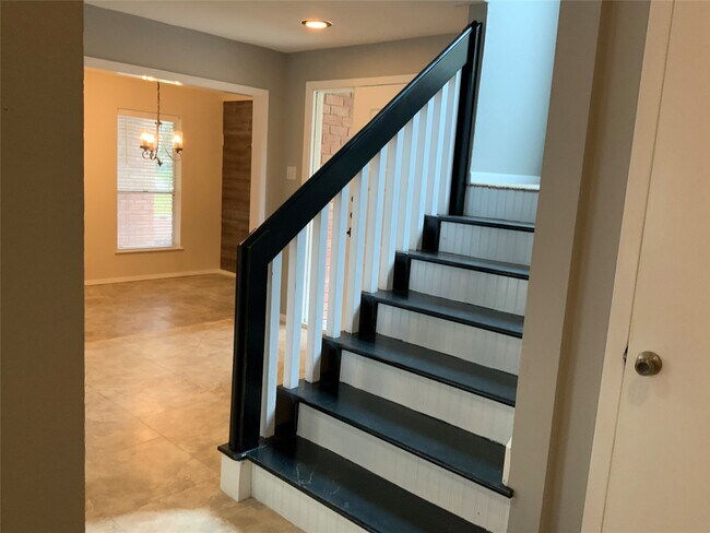 Building Photo - 614 Ellingham Dr