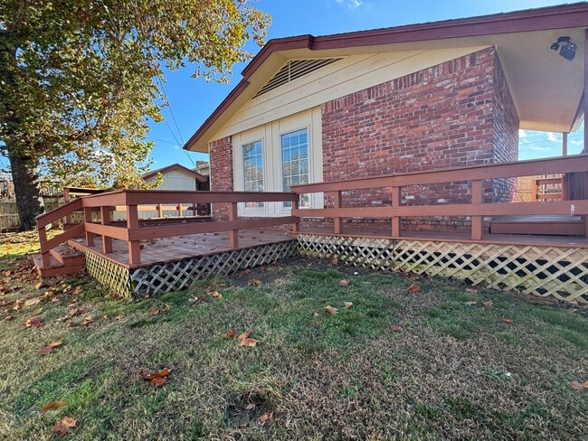 Building Photo - Spacious 3 Bed/3 Bath Midtown Home with Oversized Garage, Large Deck, and Storage Shed