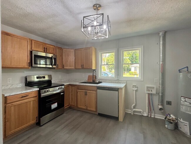 Building Photo - 211 Gertrude St