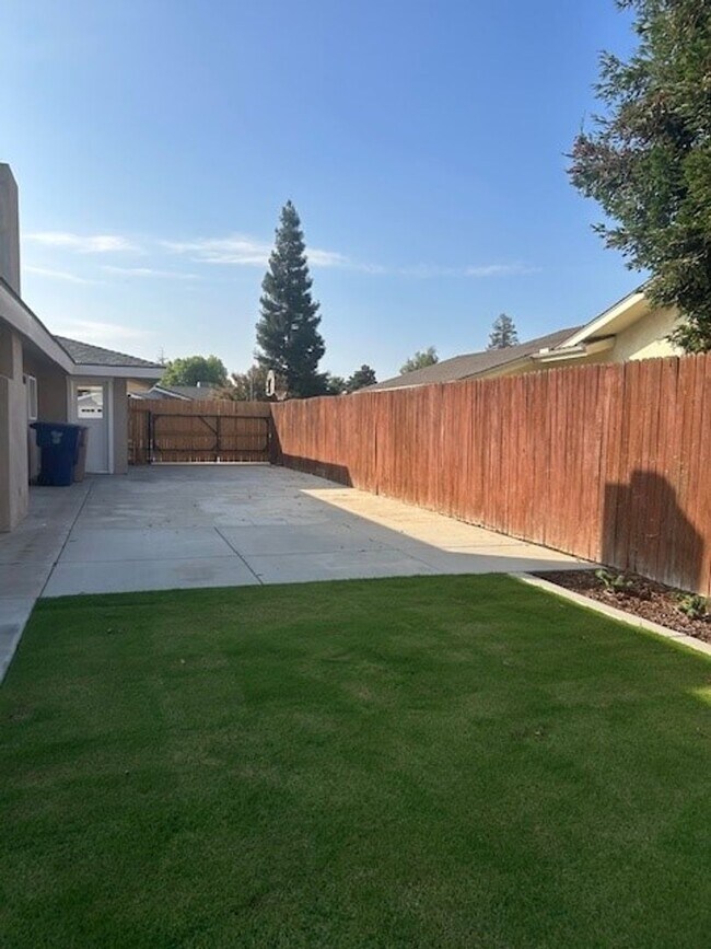 Building Photo - 8900 Campus Park Ct