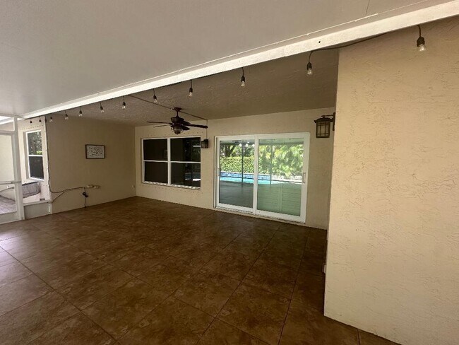 Building Photo - 5503 NW 39th Ave