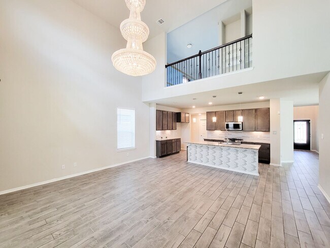 Building Photo - Live comfortably in this stunning Lake Rid...