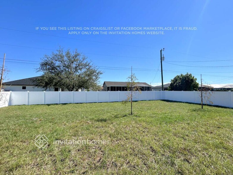 Building Photo - 845 NE 6th Pl