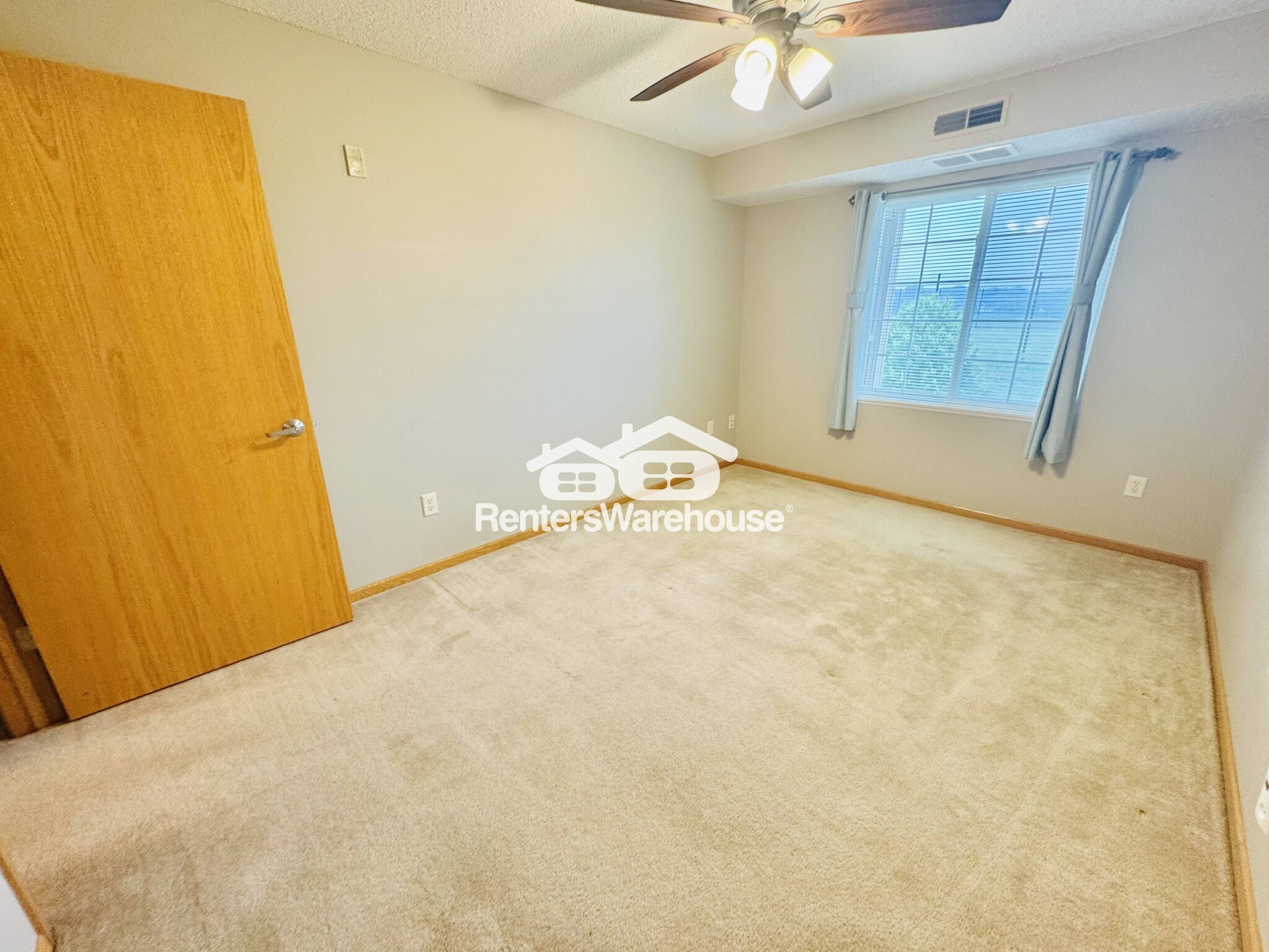 Building Photo - 1590 Parkwood Dr