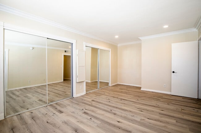 Building Photo - 5354 Lindley Ave