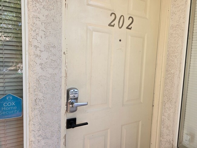 Building Photo - Welcome Home To Canyon Willow