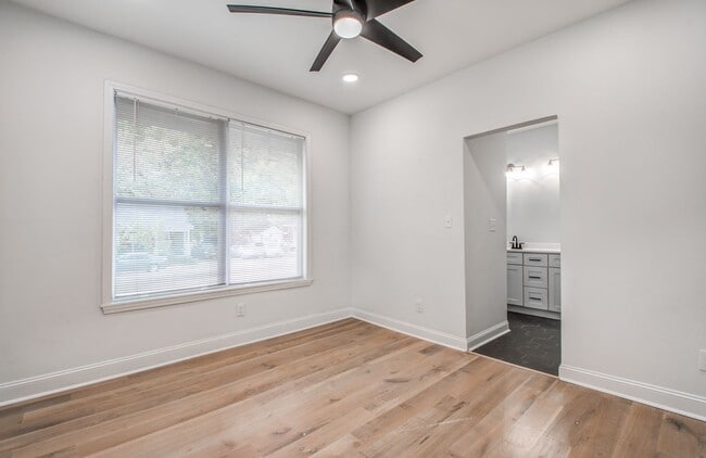 Building Photo - 1825 Young Ave