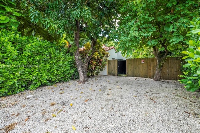 Building Photo - 870 NE 82nd St