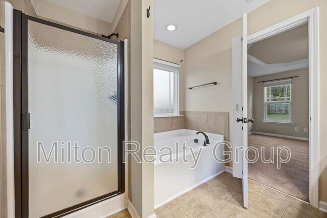 Building Photo - 111 Angel Oak Dr