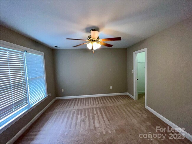 Building Photo - 4432 Shannamara Dr