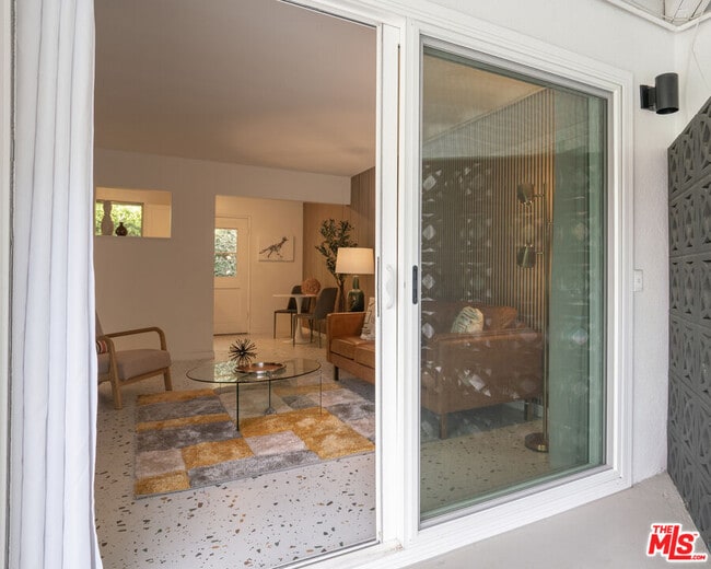 Building Photo - 459 E Avenida Olancha