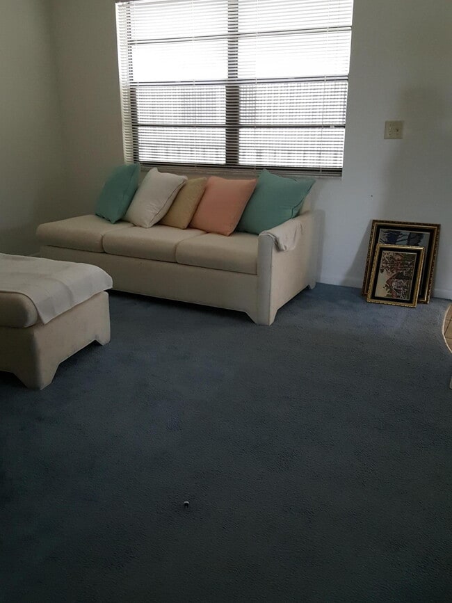 Building Photo - 83 Capri B