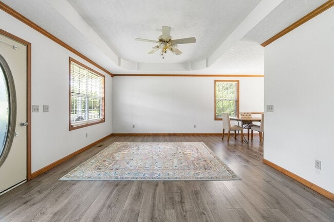 Building Photo - Adorable Home in Pleasant View- COMING SOON!