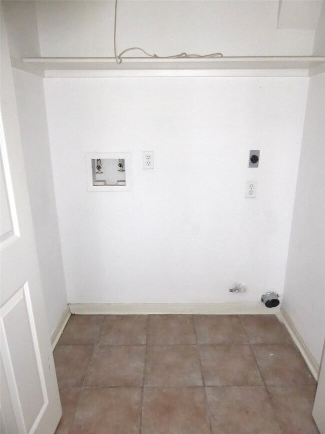 Building Photo - 6418 New World Dr