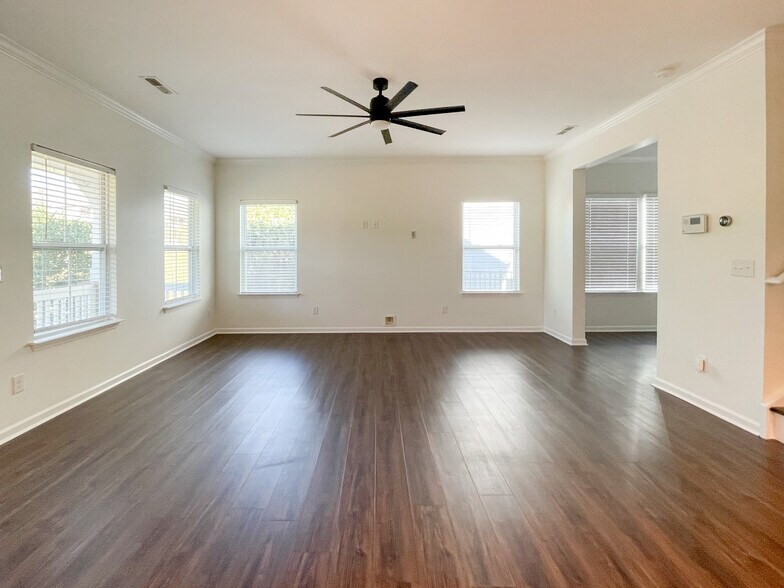 Living room - 10205 Sam Meeks Rd