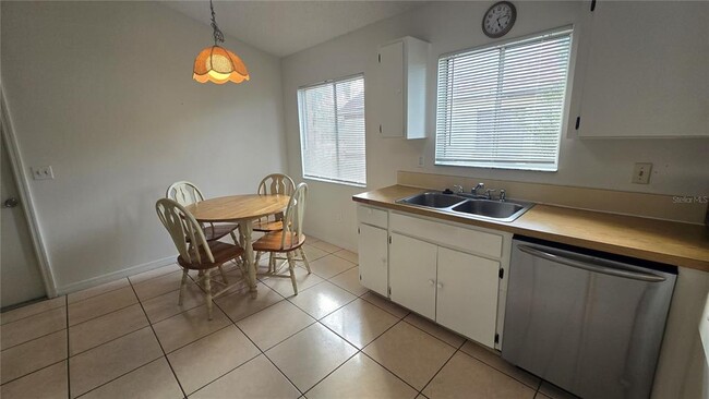 Building Photo - 4854 Kingston Cir