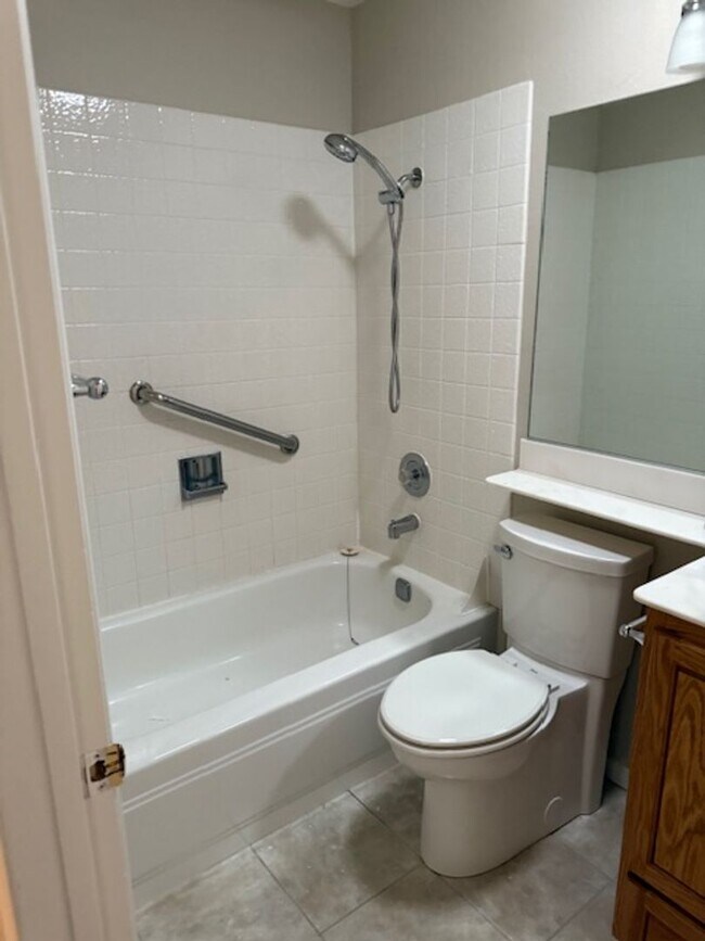 Building Photo - A Fabulous 4 Bedroom Home in Highland Hills