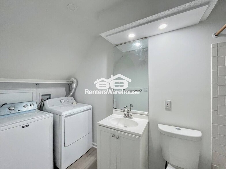 Building Photo - 1815 Beckwood Common