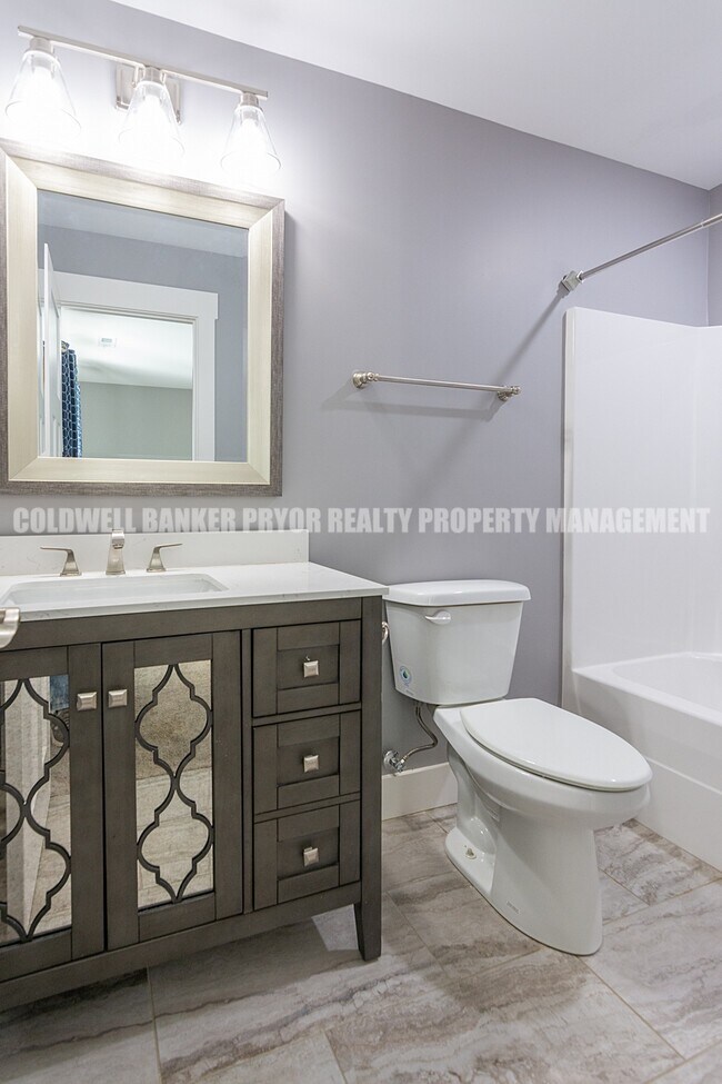 Building Photo - 9618 Shooting Star Cir