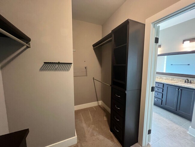 Building Photo - Beautiful Brick Home in Mimms Trail