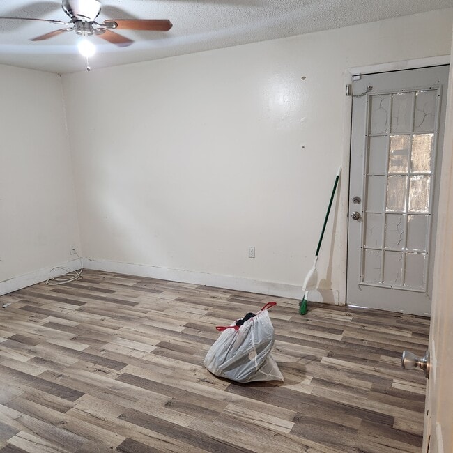Bedroom - 2343 Weber St