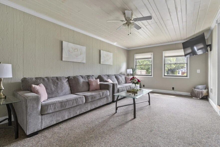 Building Photo - 4 Hathorn St