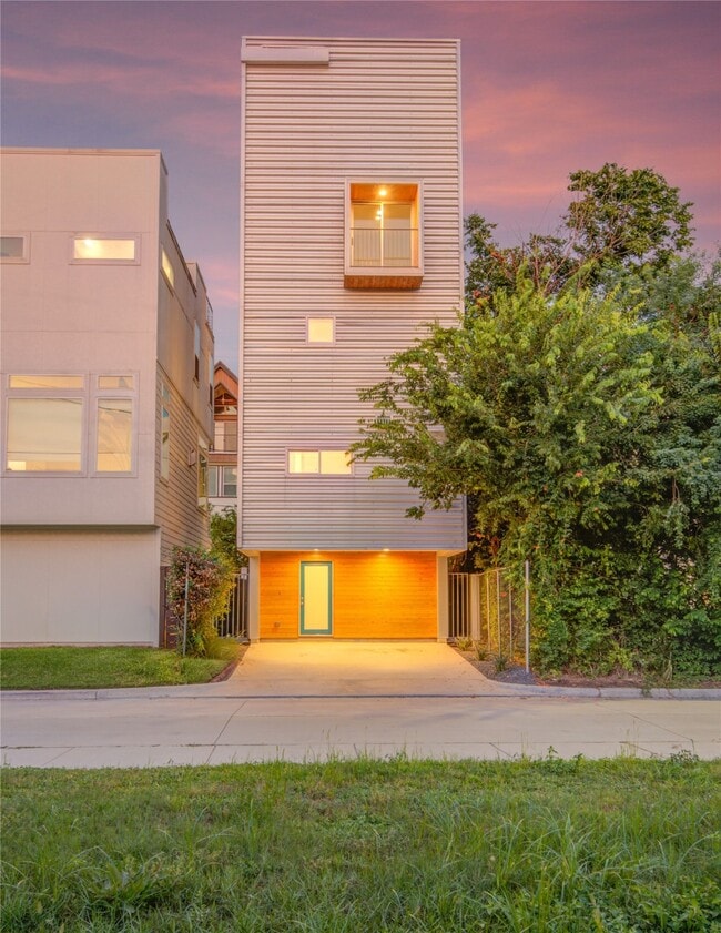 Primary Photo - 1315 Lakin St