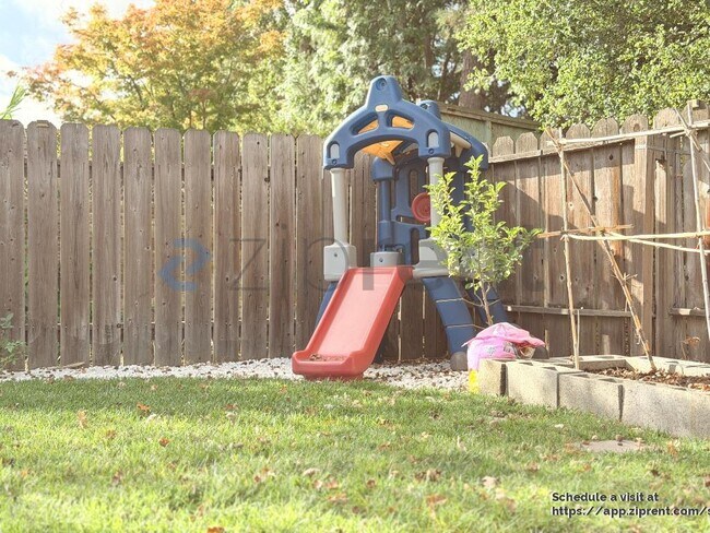 Building Photo - 500 Malaga Way