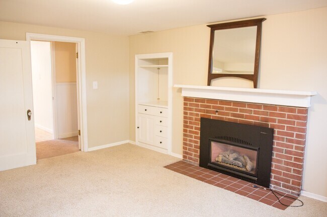 Building Photo - Beautiful Home Near Franklin Park