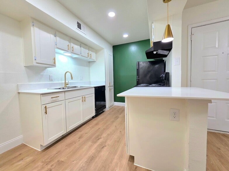 Interior Photo - Oaks of Westlakes