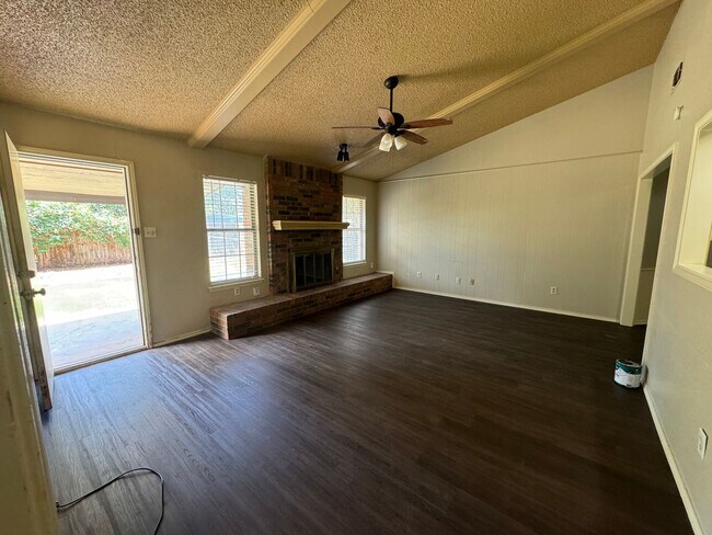 Building Photo - Lubbock Cooper ISD Gem: Ready-to-Rent July...