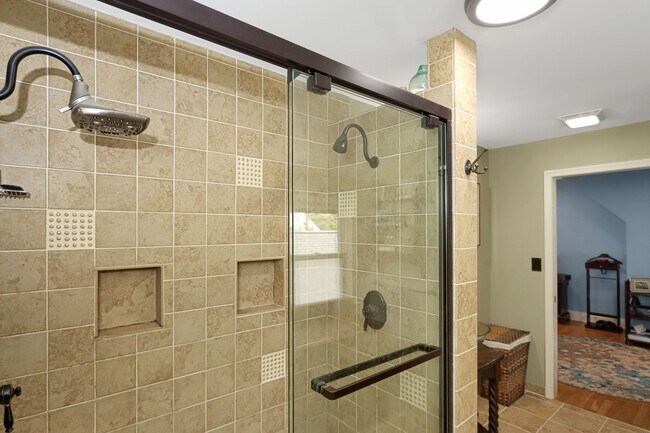 Building Photo - Beautiful Waterview Home on Chesapeake Ave. Contact Victoria Jenkins at (757) 525-7157 for more i...