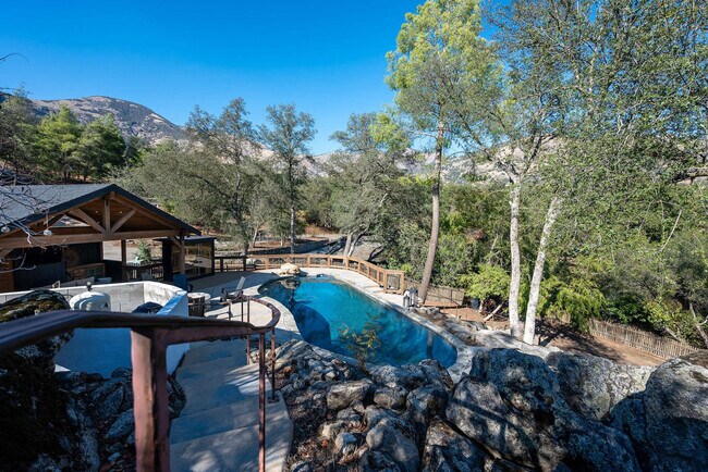 Building Photo - 43620 Washburn Dr