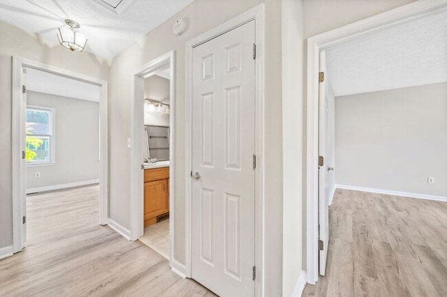Building Photo - 439 Wynridge Dr