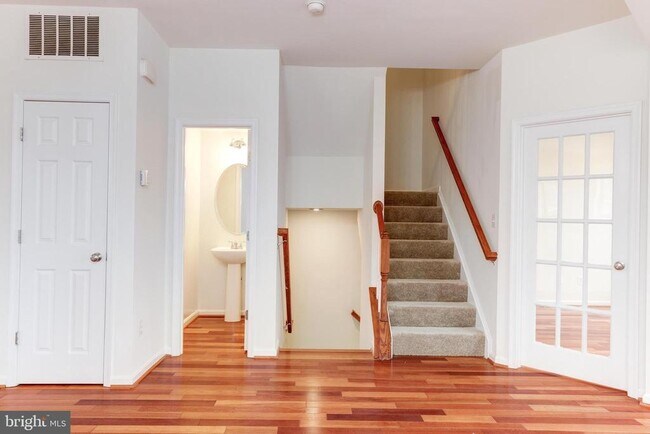 Building Photo - 42639 Chisholm Dr