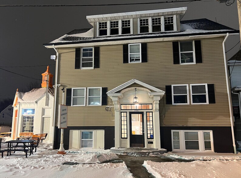 Building Photo - 1444 Woodland Ave NW