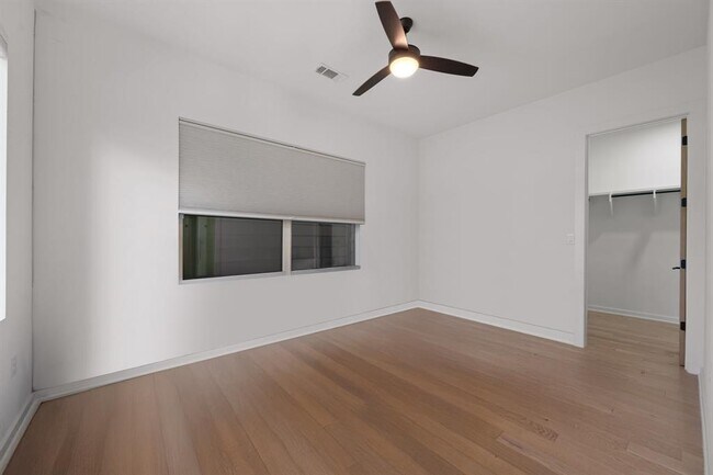 Building Photo - 910 Nalide St