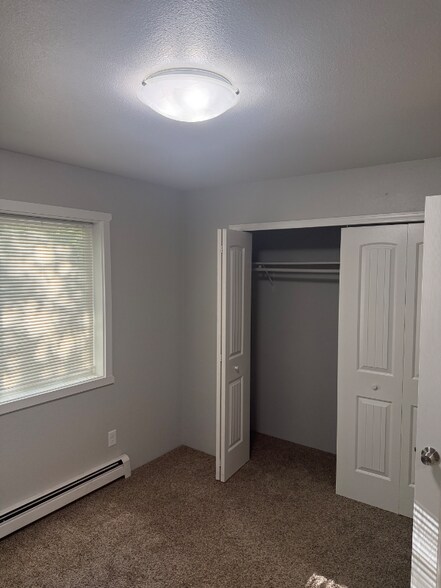 Building Photo - 551 N Robin Cir