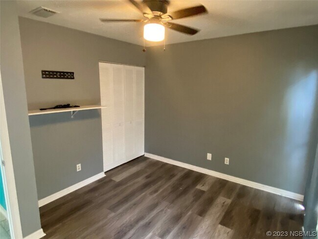 Building Photo - 2622 Travelers Palm Dr