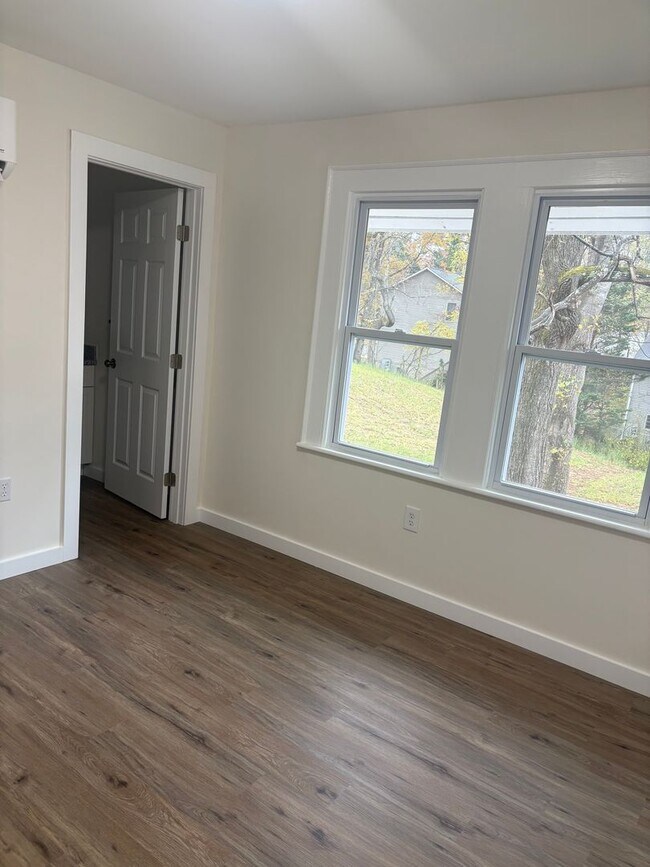 Building Photo - Newly remodeled house available now!