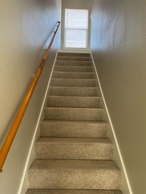 Building Photo - 9020 Garden Springs Dr