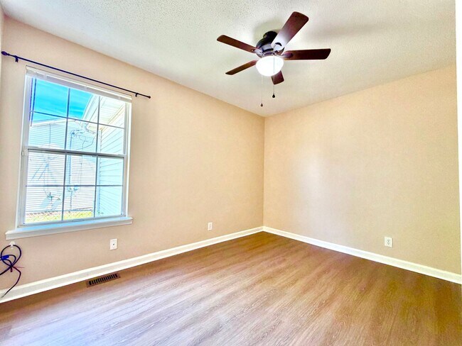 Building Photo - 1215 Marla Dr