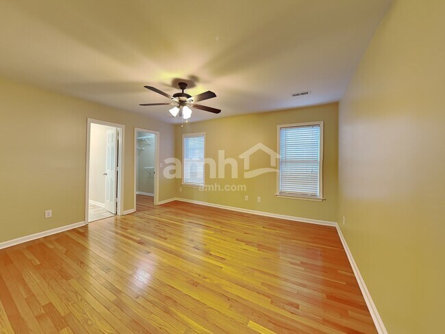 Building Photo - 3915 Red Hill Ct