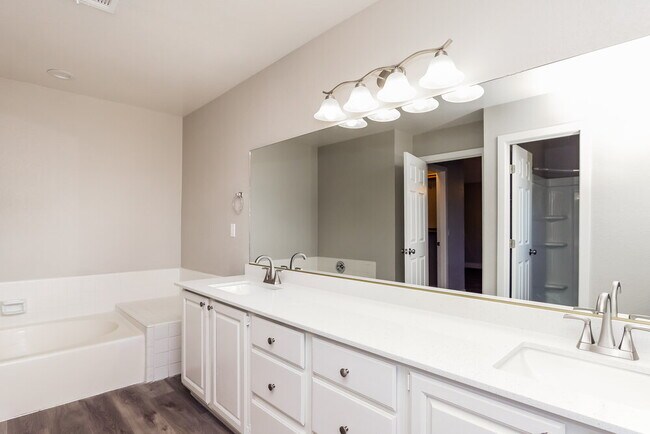 Building Photo - 333 Santa Monica Dr